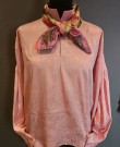 Rosa silkeskjorte, design Tones Bunadstue, med detalj thumbnail