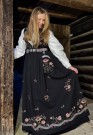 Lundeby bunad thumbnail